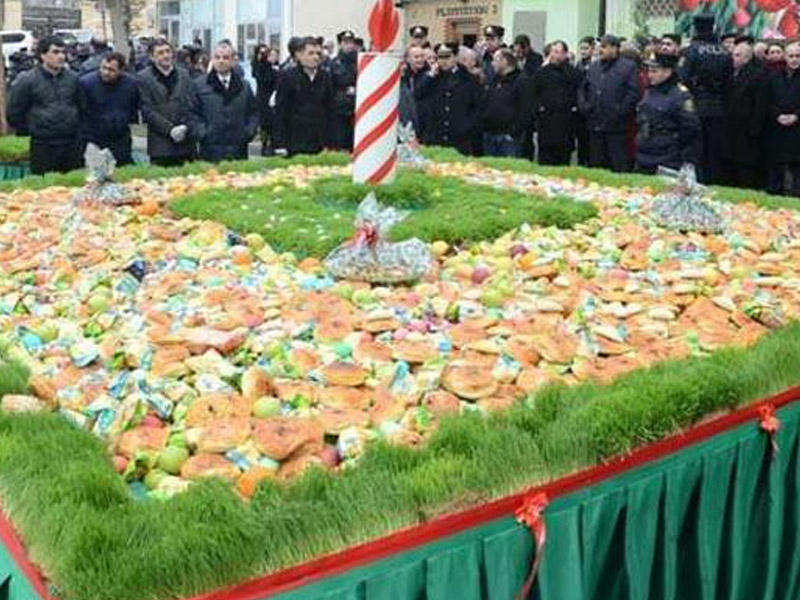 Bakıda 1 tonluq bayram xonçası - FOTO