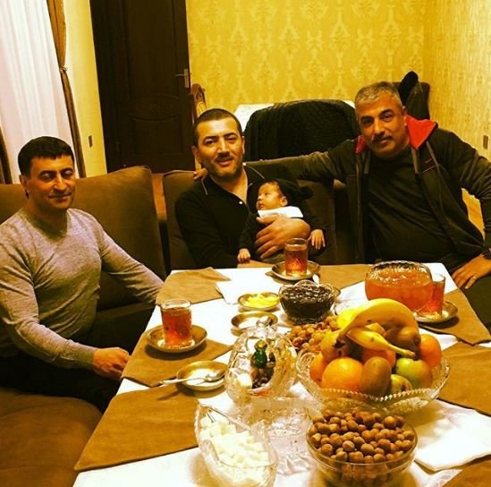 Yenicə ata olan məşhur meyxanaçımızın körpəsinin heç yerdə görmədiyiniz - FOTOSU