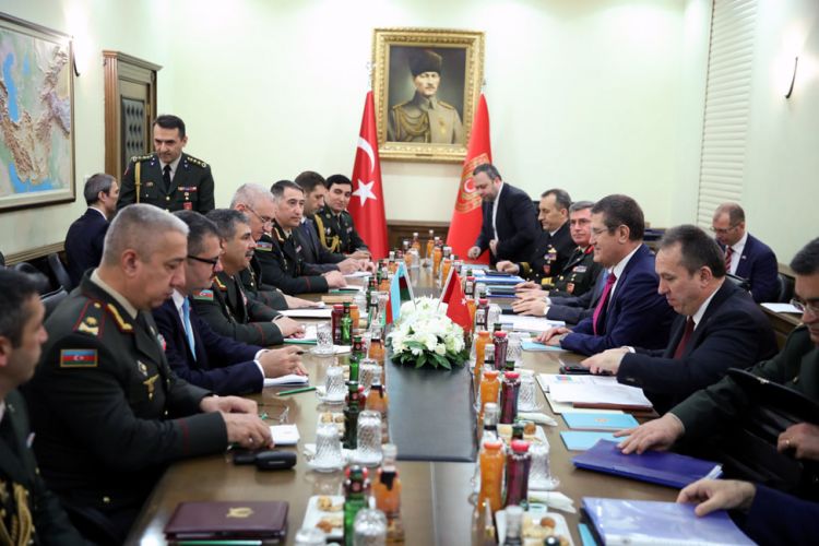 Azərbaycan və Türkiyə müdafiə nazirləri Ankarada görüşdülər