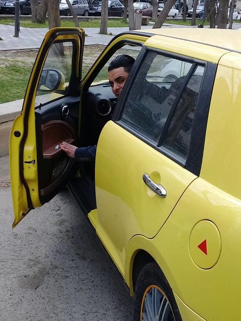 Əməkdar artist "Naz Lifan" sürür — FOTO