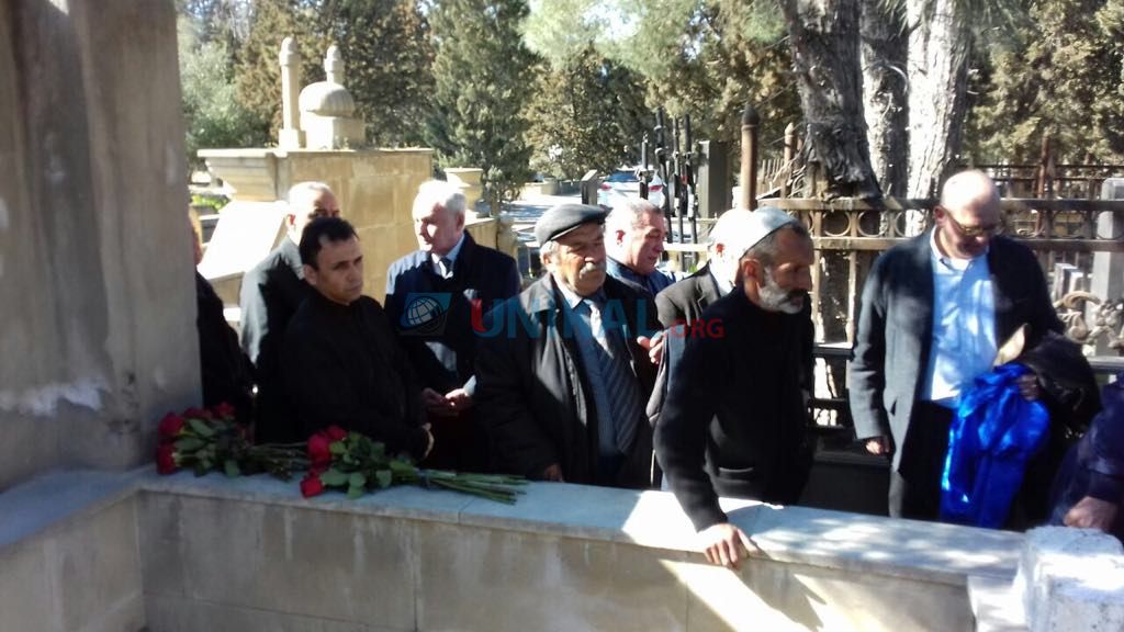 Nazirin işarəsi ilə əməkdaşımız döyüldü – Dəfn mərasimində - FOTO