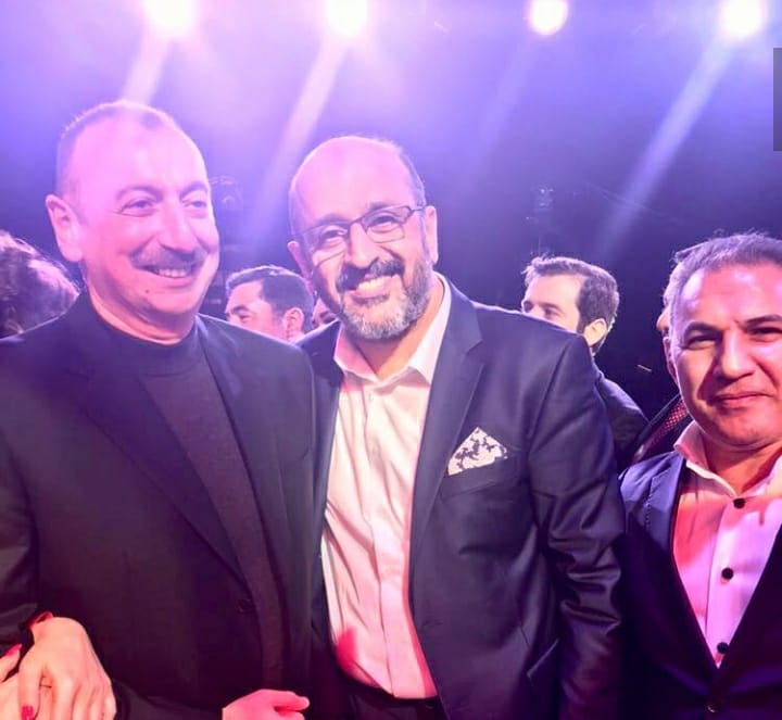 İlham Əliyevlə xanımı sənətçilərlə bir arada - Fotolar