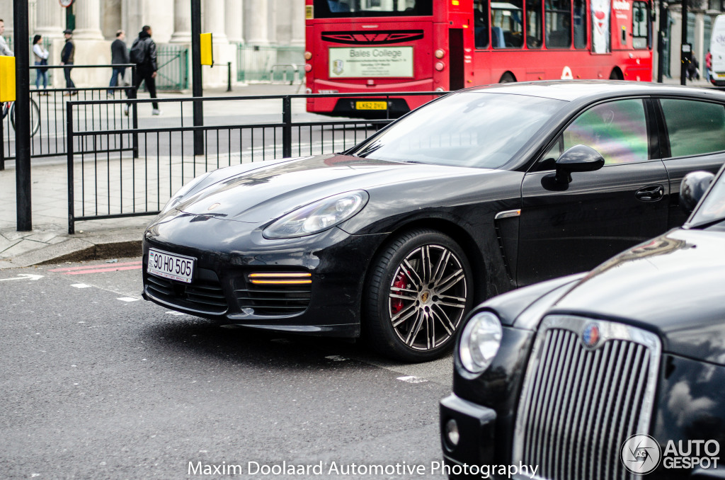 İşdən çıxarılan nazirin Londondakı bahalı avtomobili və mülkləri - FOTO - VİDEO