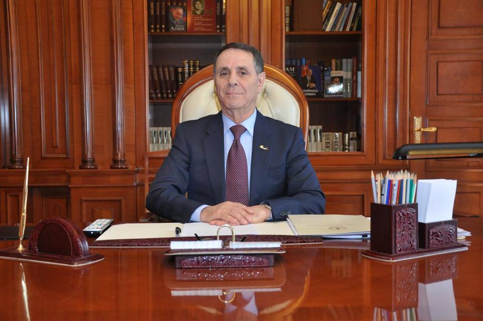 Baş nazir Novruz Məmmədovun kabinet FOTOSU