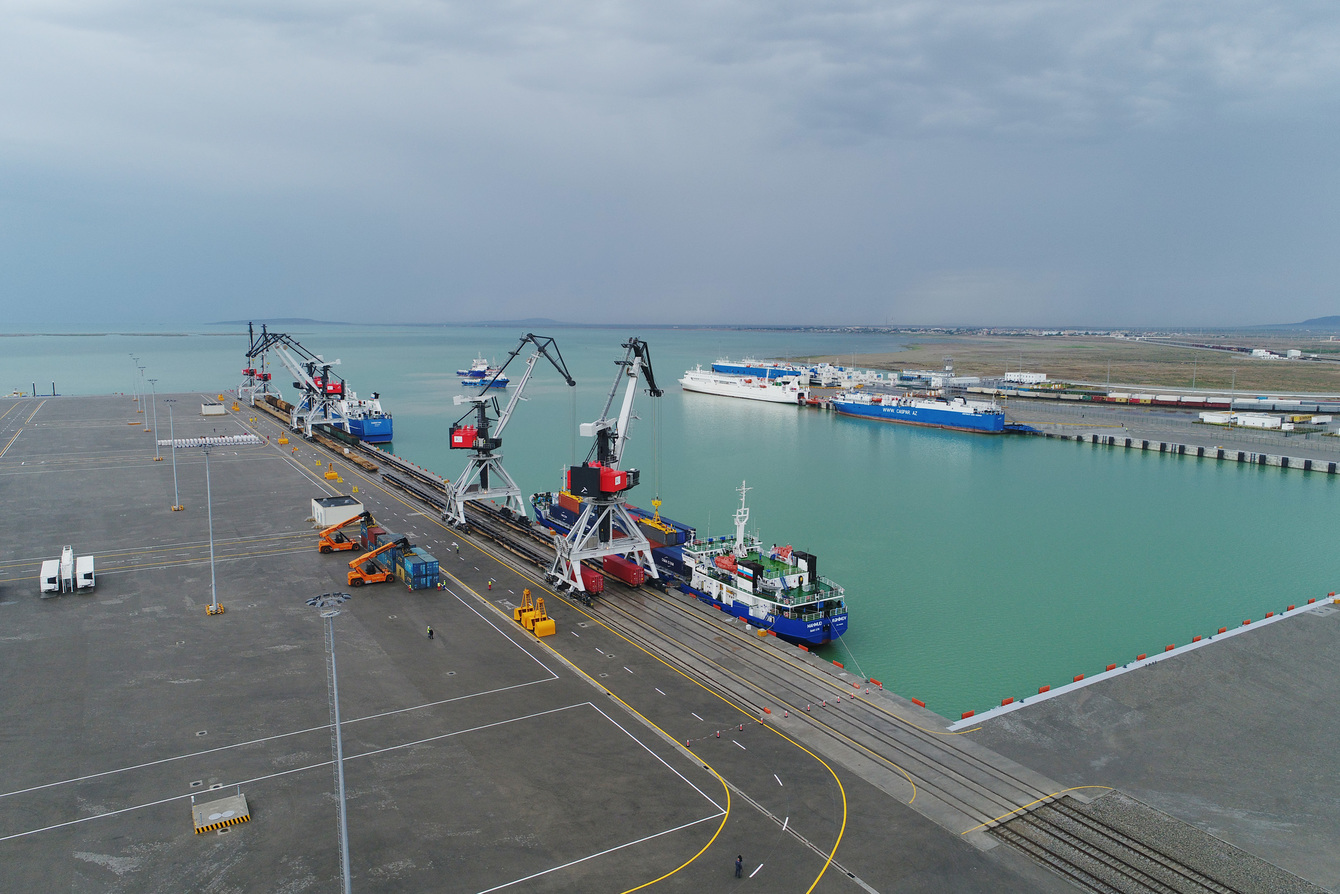 Açıq dənizlərə çıxışı olmasa da, Azərbaycan nəqliyyat və logistika mərkəzinə çevrilir