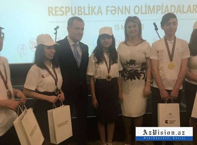700 bal toplayan abituriyent: “Repetitor yanına getməmişəm”