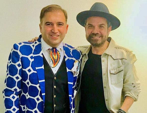 Kənan Doğulu səhnəyə Azərbaycan bayrağı ilə çıxdı – FOTO + VİDEO