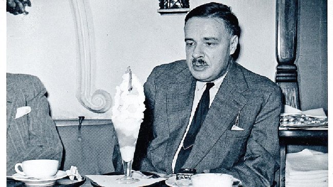 Albert Eynşteyn xəstə oğlunu tərk edib ABŞ-a qaçıb — Faktlar və Fotolar