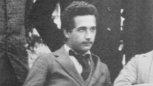Albert Eynşteyn xəstə oğlunu tərk edib ABŞ-a qaçıb — Faktlar və Fotolar