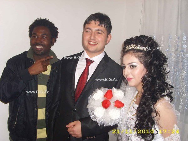 9 yaşlı uşağa aşiq olduğu iddia edilən müəllimin xanımıyla TOY FOTOSU