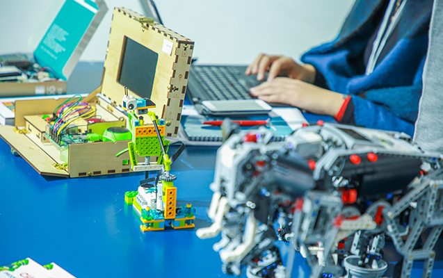 Robot qapıçının da qatıldığı “Bakutel”in sərgisindən reportaj - FOTOLAR