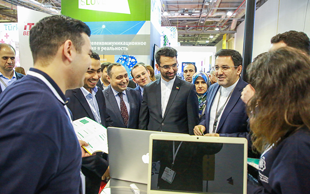 Robot qapıçının da qatıldığı “Bakutel”in sərgisindən reportaj - FOTOLAR