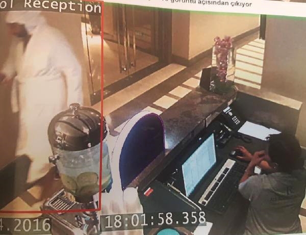 Otelə gedən məşhur iş adamı həyatının şokunu yaşadı - FOTOLAR