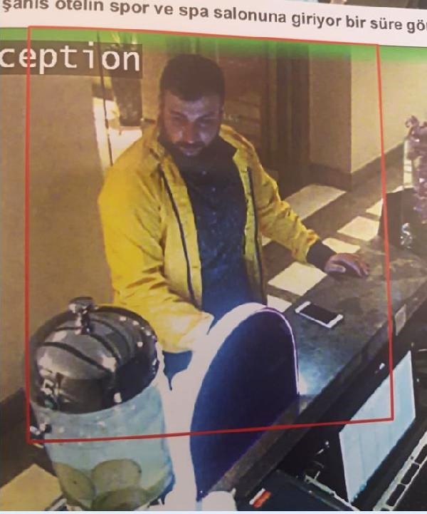 Otelə gedən məşhur iş adamı həyatının şokunu yaşadı - FOTOLAR