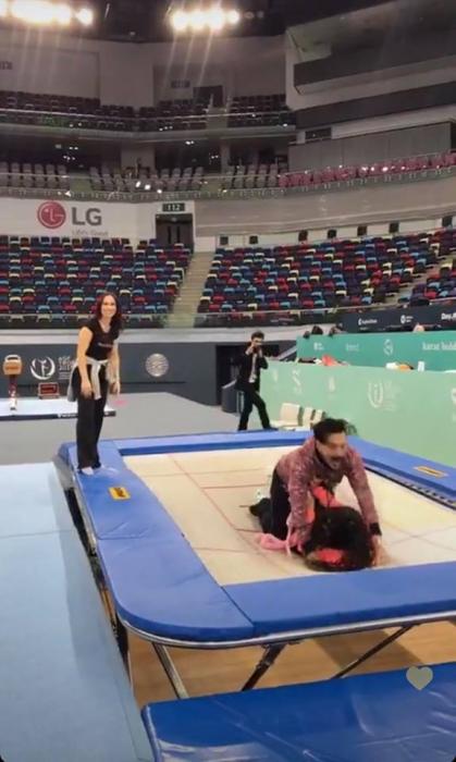 Dünən dalaşan Sərxanla Səmra bu gün bir-birinin qucağında- Fotolar