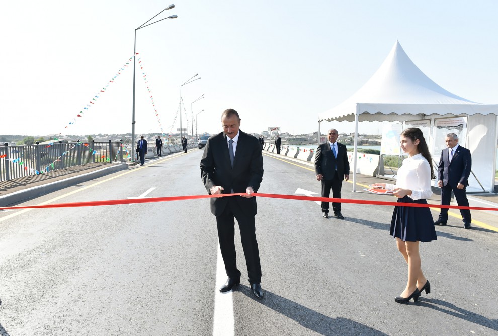 İlham Əliyev - Azərbaycanı inamla irəli aparan Prezident