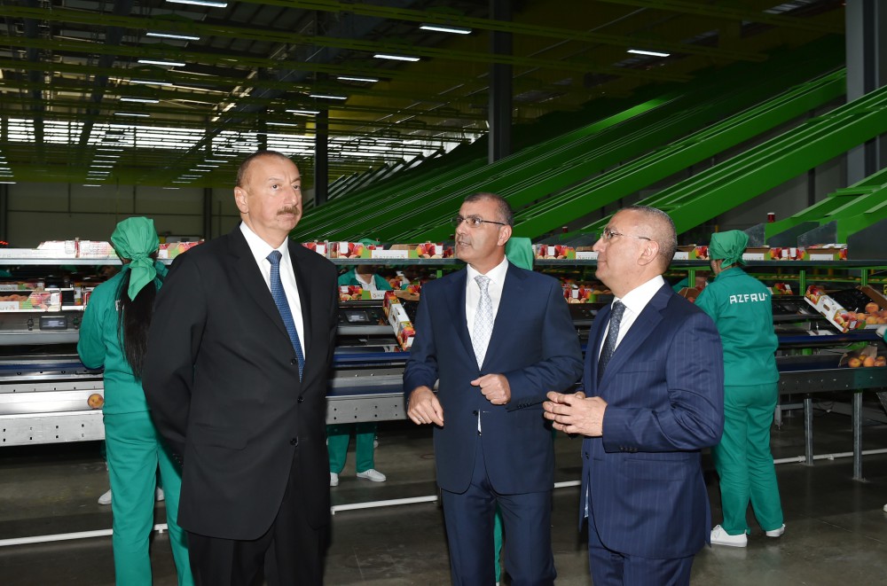 İlham Əliyev - Azərbaycanı inamla irəli aparan Prezident