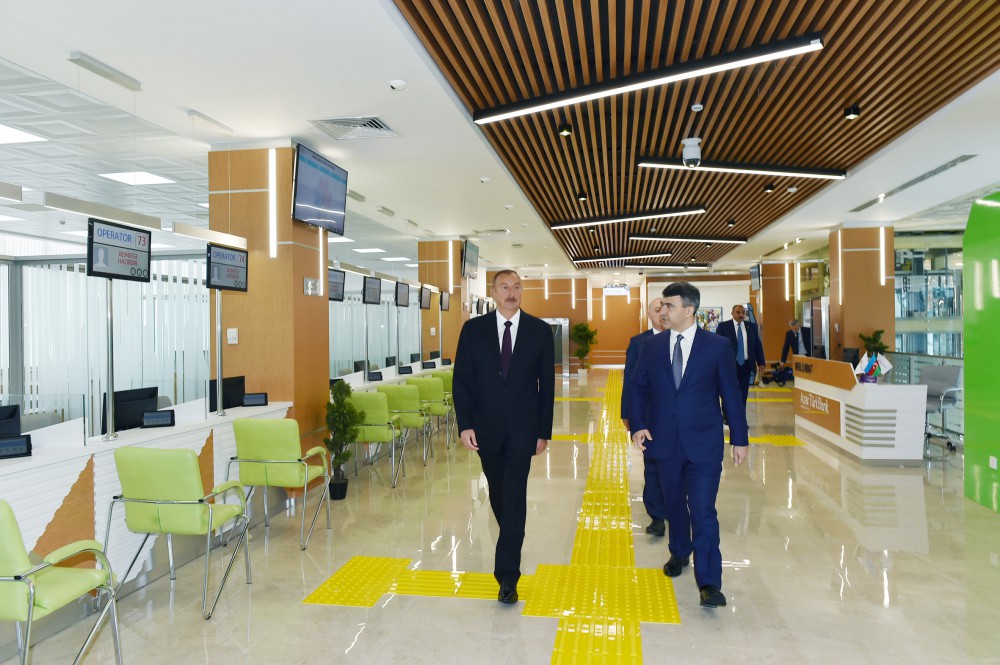 İlham Əliyev - Azərbaycanı inamla irəli aparan Prezident