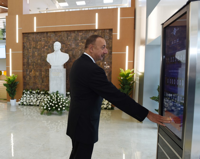 İlham Əliyev - Azərbaycanı inamla irəli aparan Prezident