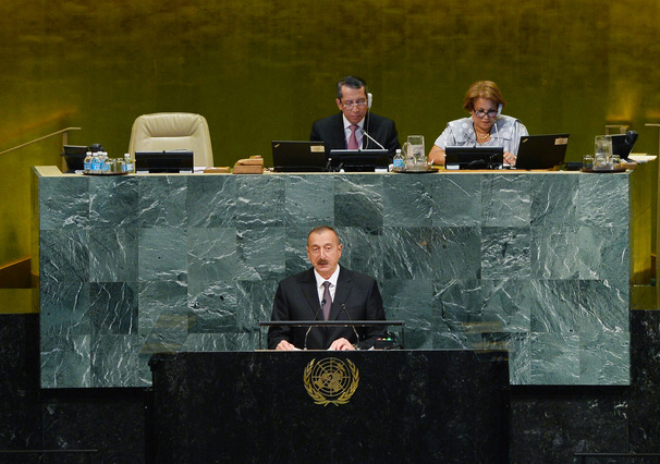 İlham Əliyev - Azərbaycanı inamla irəli aparan Prezident