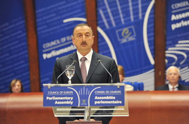 İlham Əliyev - Azərbaycanı inamla irəli aparan Prezident