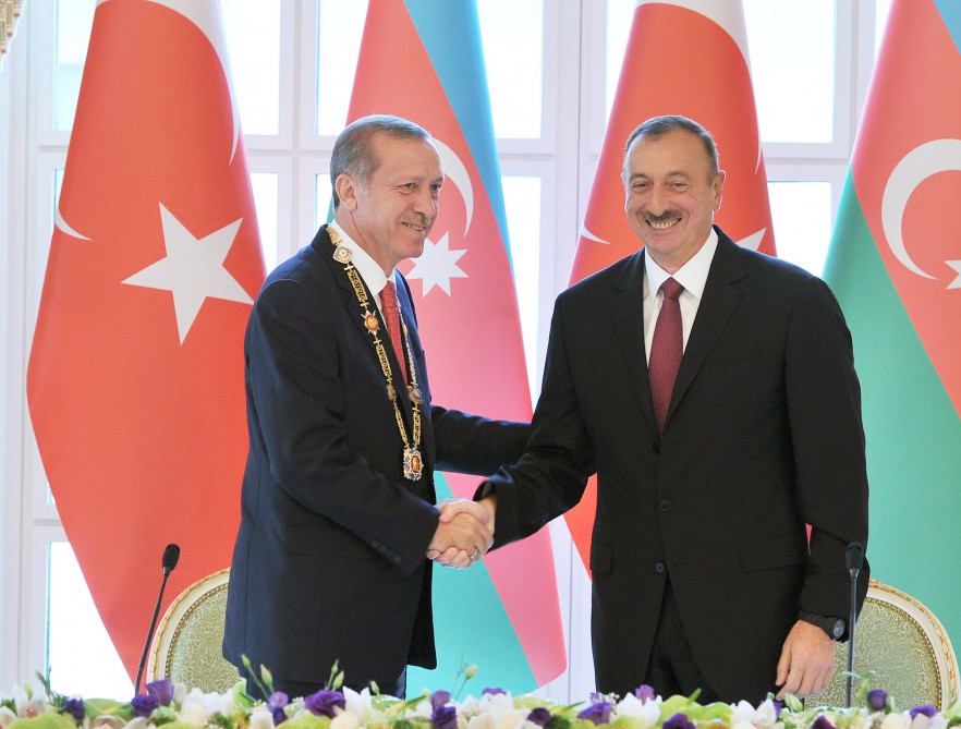 İlham Əliyev - Azərbaycanı inamla irəli aparan Prezident