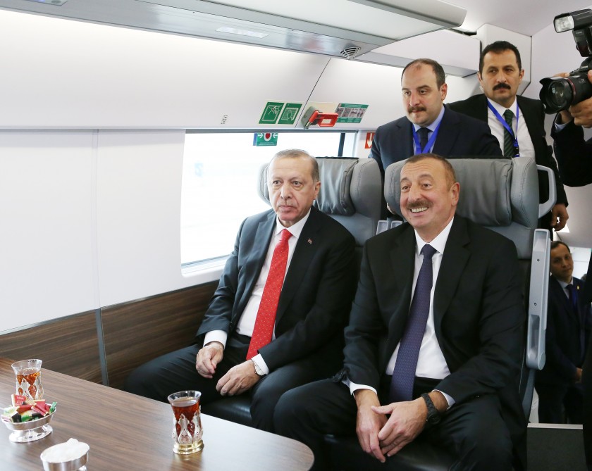 İlham Əliyev - Azərbaycanı inamla irəli aparan Prezident