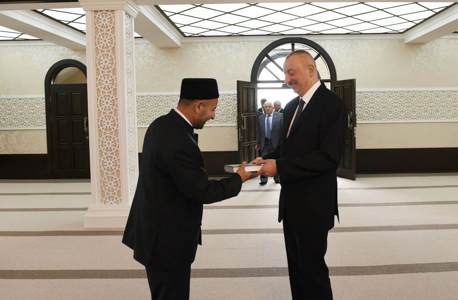 İlham Əliyev - Azərbaycanı inamla irəli aparan Prezident