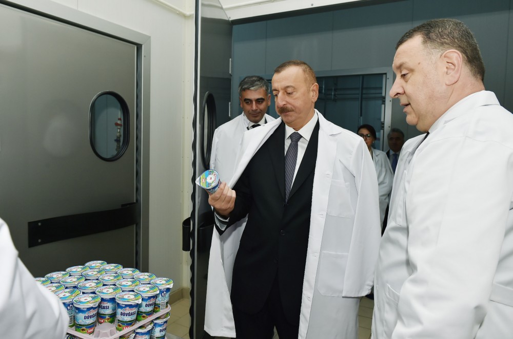 İlham Əliyev - Azərbaycanı inamla irəli aparan Prezident
