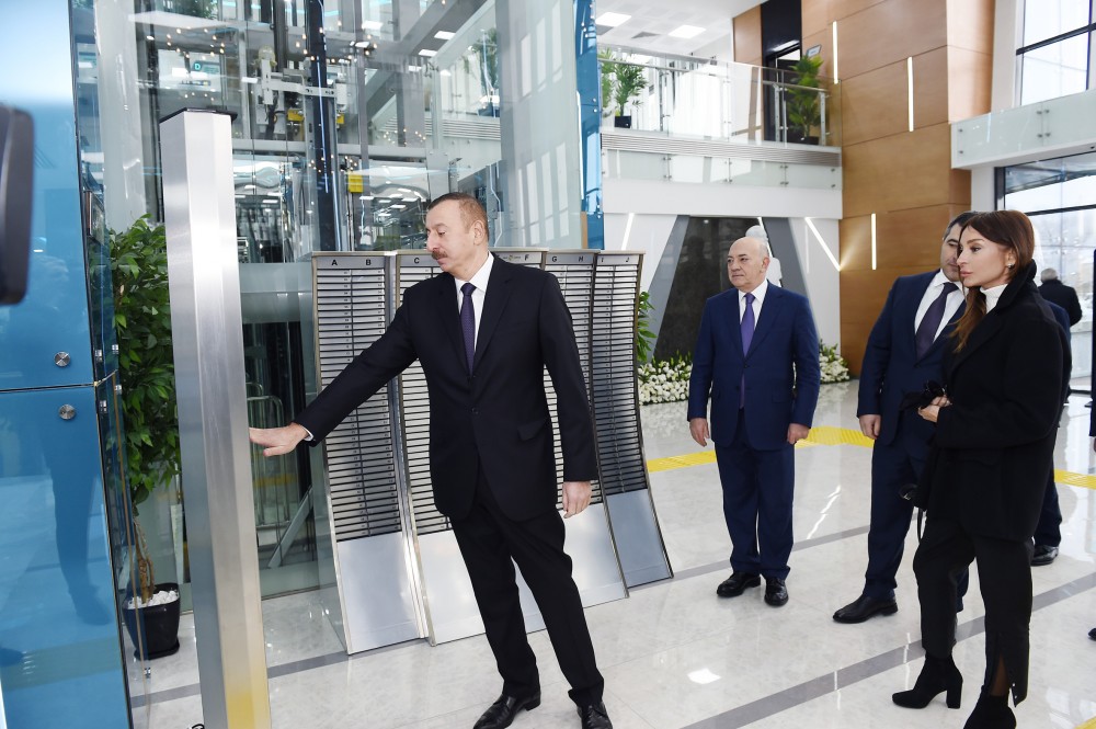 İlham Əliyev - Azərbaycanı inamla irəli aparan Prezident
