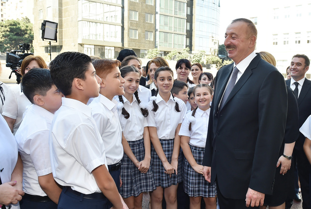 İlham Əliyev - Azərbaycanı inamla irəli aparan Prezident