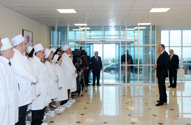 İlham Əliyev - Azərbaycanı inamla irəli aparan Prezident