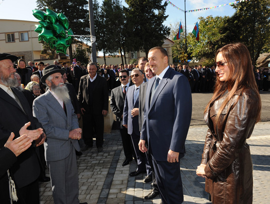 İlham Əliyev - Azərbaycanı inamla irəli aparan Prezident