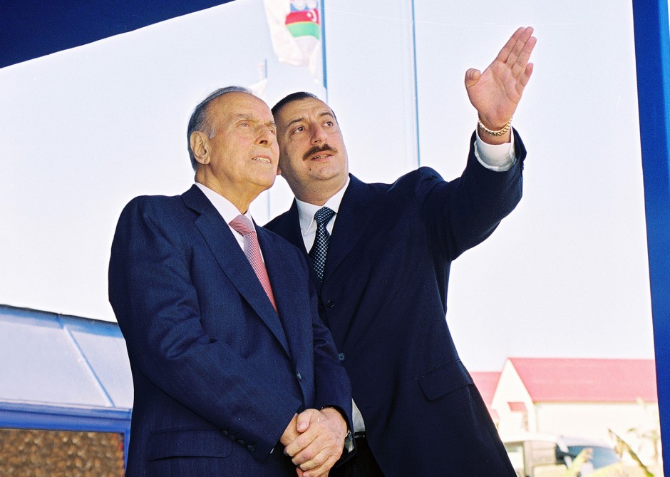 İlham Əliyev - Azərbaycanı inamla irəli aparan Prezident