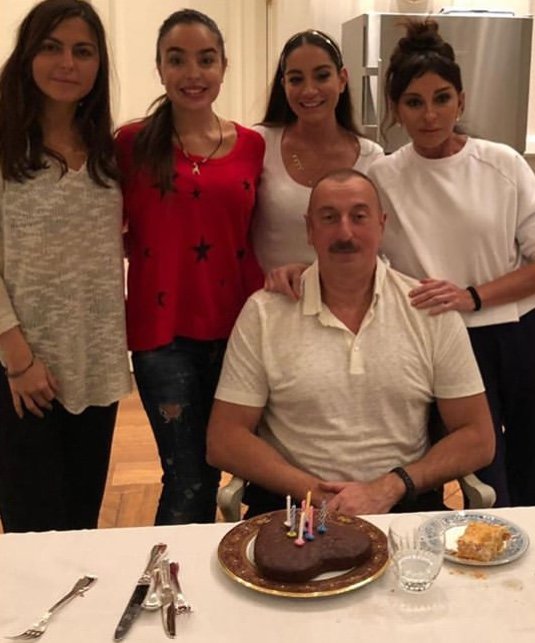 "Tanrı dünyanın ən yaxşı prezidenti olan Prezidentimizi qorusun" - Leyla Əliyeva