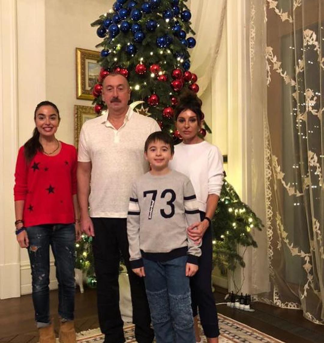 "Tanrı dünyanın ən yaxşı prezidenti olan Prezidentimizi qorusun" - Leyla Əliyeva