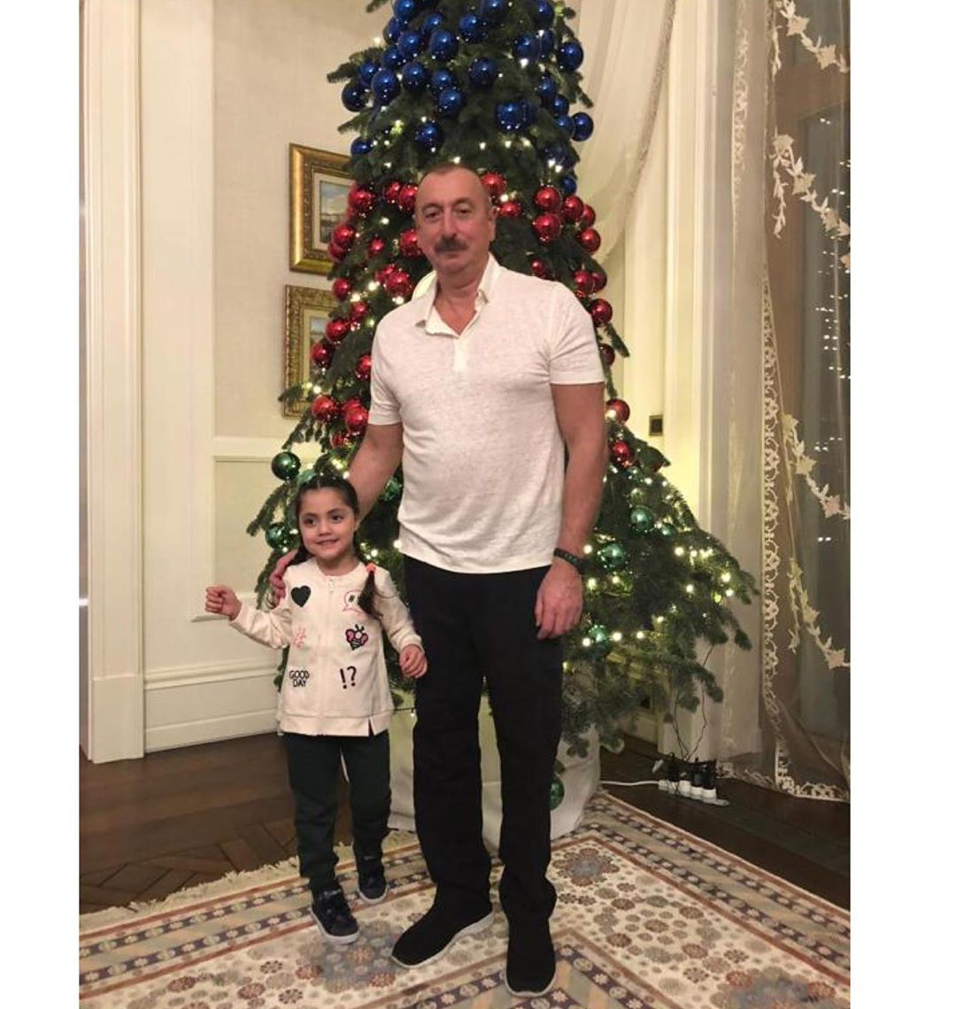"Tanrı dünyanın ən yaxşı prezidenti olan Prezidentimizi qorusun" - Leyla Əliyeva