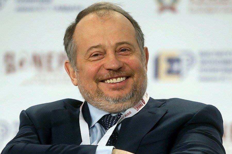 “Yetimxana uşağı, şaxtada fəhlə, “moşennik”... – Keçid dövrünün “üzünə güldüyü” milyarderlər