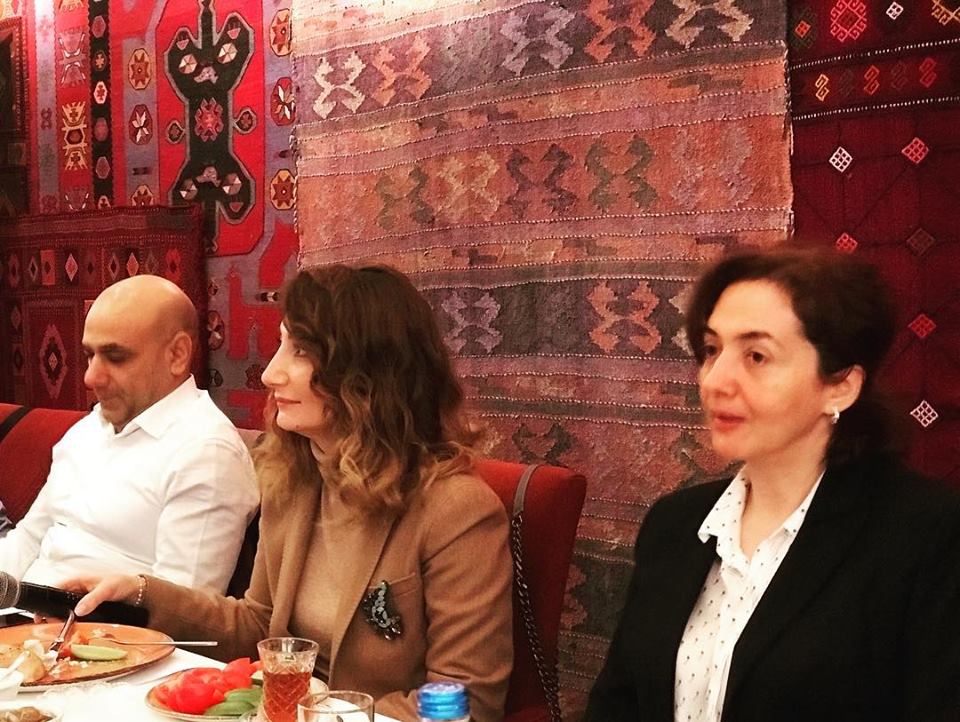 “Bu şirkət hamını boğaza yığıb” - “Azercell”in dövlət dilini təhqir etməsi hiddət doğurdu