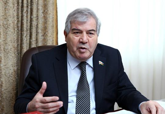 “Bu şirkət hamını boğaza yığıb” - “Azercell”in dövlət dilini təhqir etməsi hiddət doğurdu