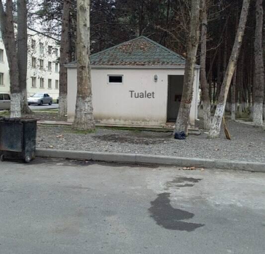 Azərbaycanda bu xəstəxanada ayaqyolundan istifadə edən xəstələrdən pul alınır - FOTO