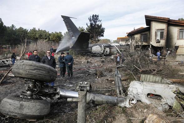 İranda “Boeing-707” təyyarəsi qəzaya uğradı, 15 ÖLÜ- Yeniləndi -Foto