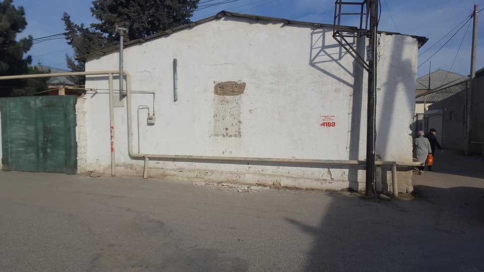 "Məcbur olub belə demişəm" - Rəsulzadənin barelyefi götürülməyib, oğurlanıb