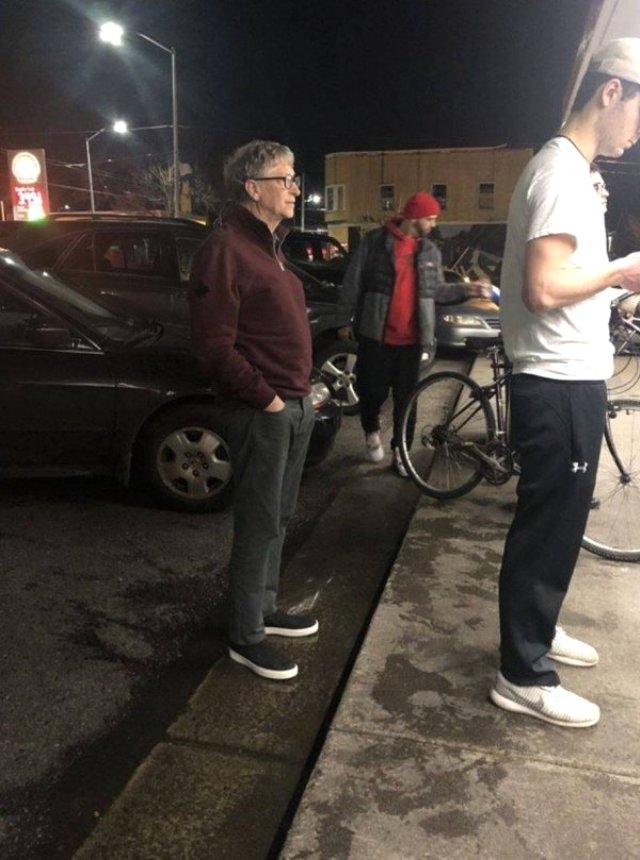 105 milyard sərvəti olan Bill Qeytsin 3 dollar üçün etdiyi hər kəsi şoka saldı - FOTO