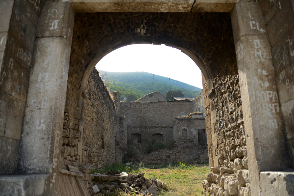 Ermənilər qədim abidəni dağıtdılar – Fotolar