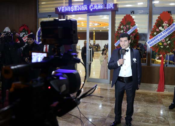 Bəy toyu yarımçıq qoyub, canlı yayıma çıxdı - Fotolar