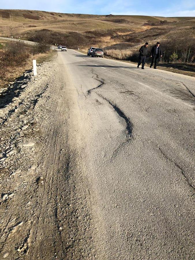 Zəlzələdən sonra yollar bu vəziyyətə düşdü - FOTOLAR
