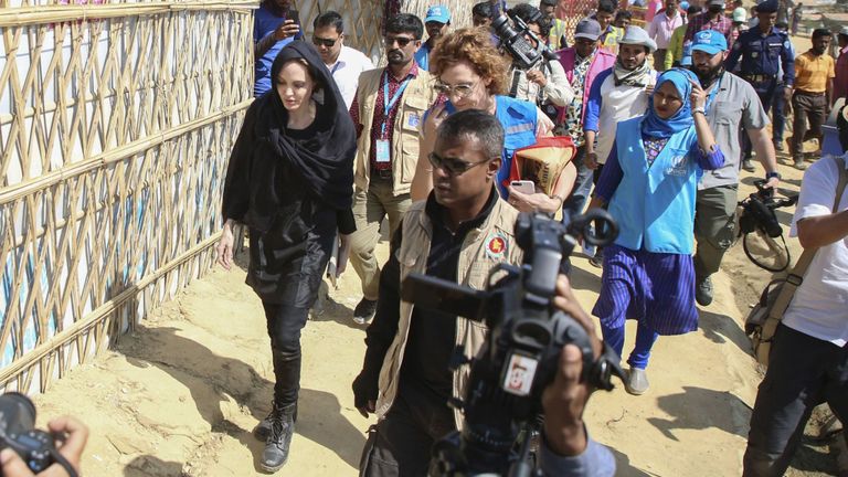 Ancelina Coli arakanlı müsəlmanlara baş çəkdi - FOTOLAR