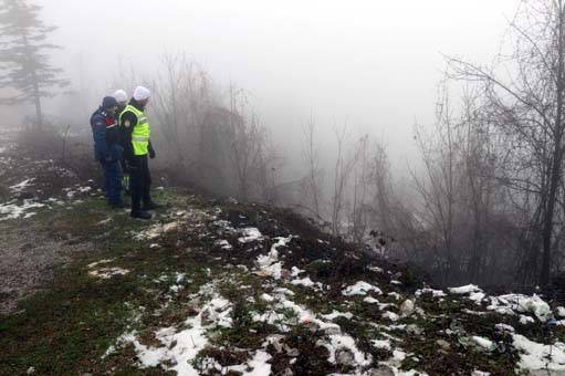 Yol kənarındakı zibilliyə atılan çamadandan GÖRÜN NƏ ÇIXDI - FOTOLAR
