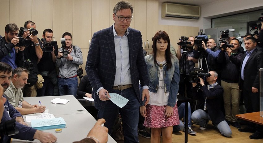 Faciəvi keçmişi olan, var-dövlətdən yan qaçan prezident - FOTO